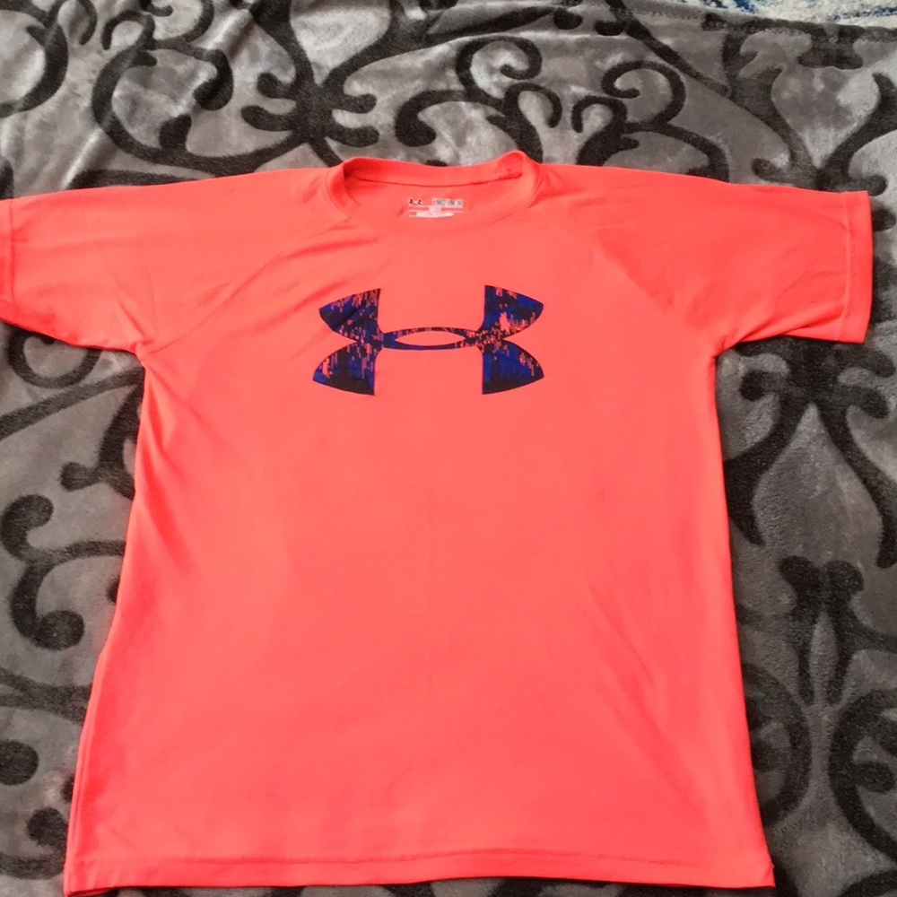 Youth medium under armor heat gear loose t shirt